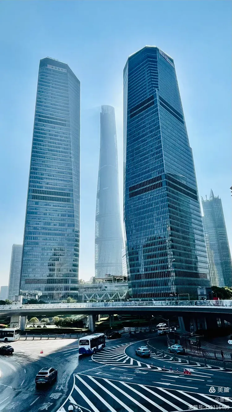 上海陆家嘴环形天桥